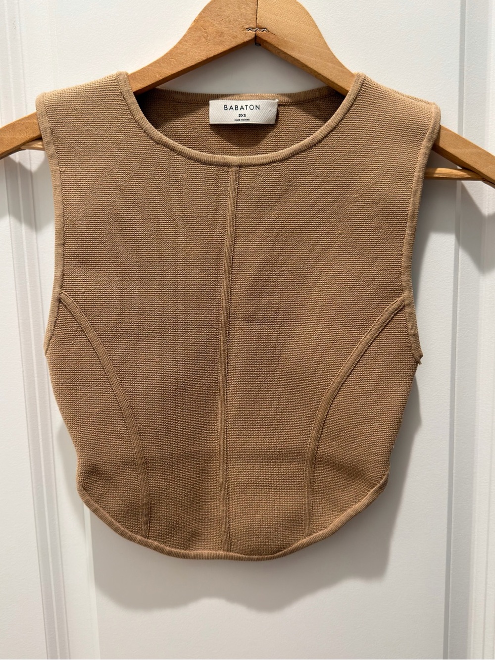 Babaton Gallery Sculpted knit seamed tank— Tan Camel